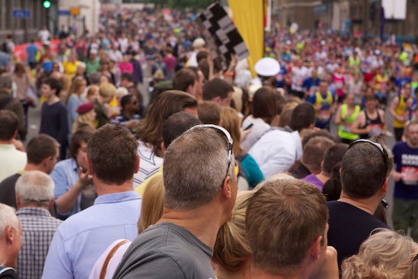 crowd watching runners on the street at the marathon