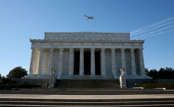 Photo of a building with a colonnade against the blue sky, demonstrating the use of vertical lines in photography composition