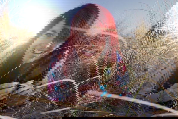 An image of a girl with fake lens flare - Photography Clichés