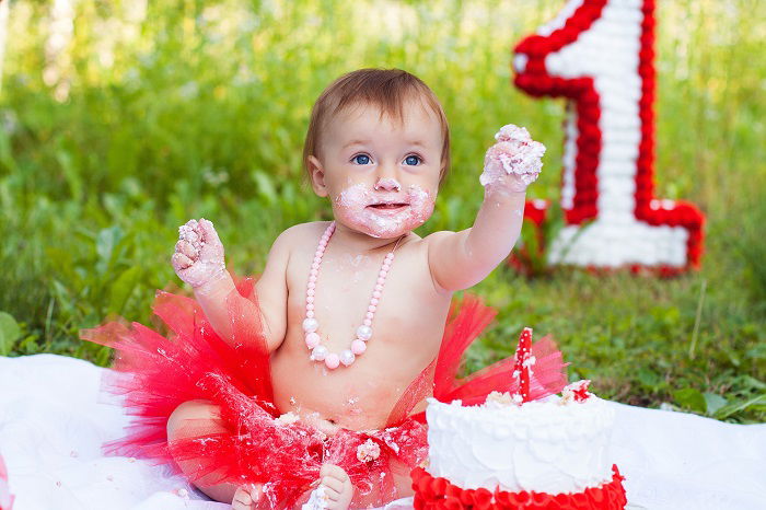 diy cake smash photos of a little girl