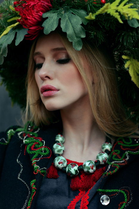 Portrait photo of a woman in a colorful decorative hat