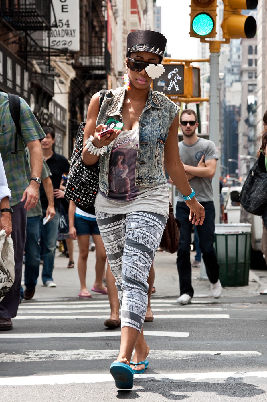Street photography: Flamboyantly dressed woman crossing the street