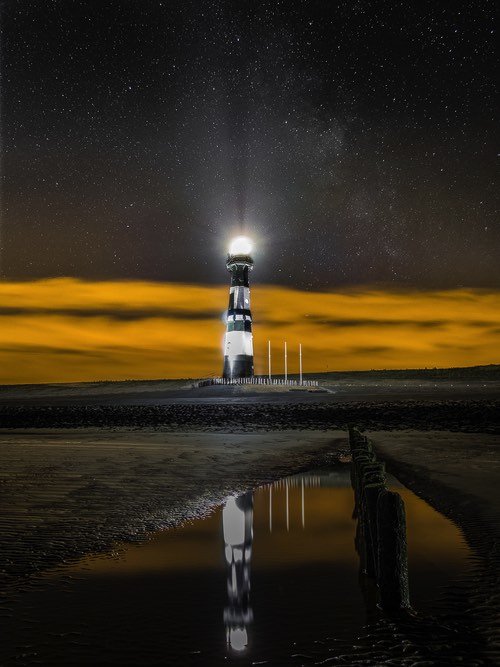 Tripods for Landscape Photography: Image of lighthouse at night taken with tripod