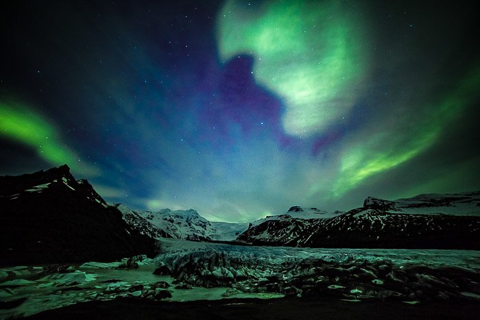 foto de paisaje de la aurora boreal, tomada durante el taller de fotografía de Islandia de Casey Kiernan