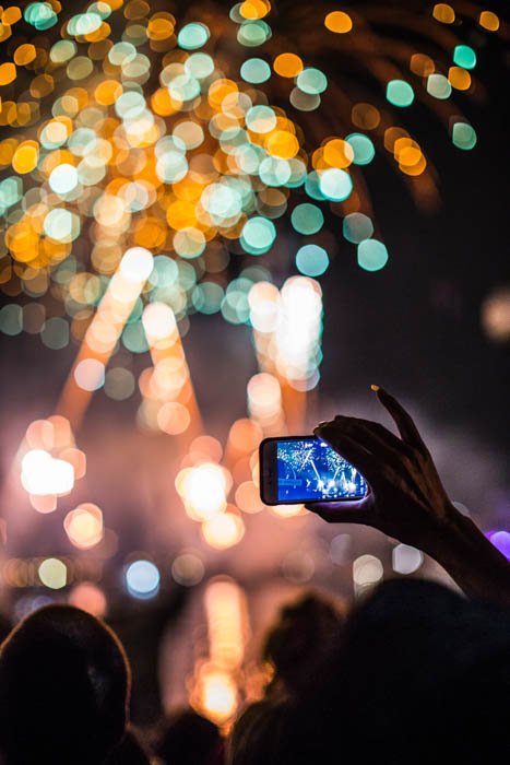 Photographing lights with a smartphone