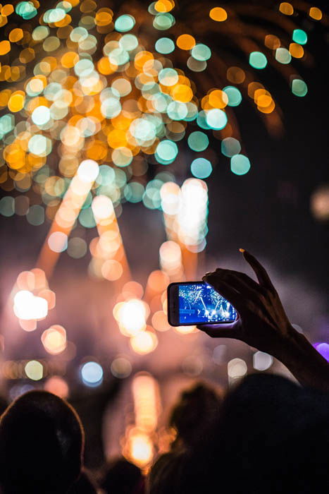 Photographing lights with a smartphone