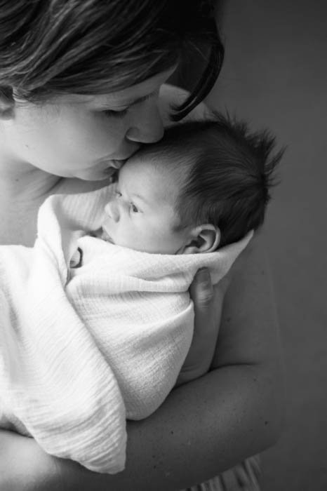 newborn photography posing mother and baby, mom kissing baby