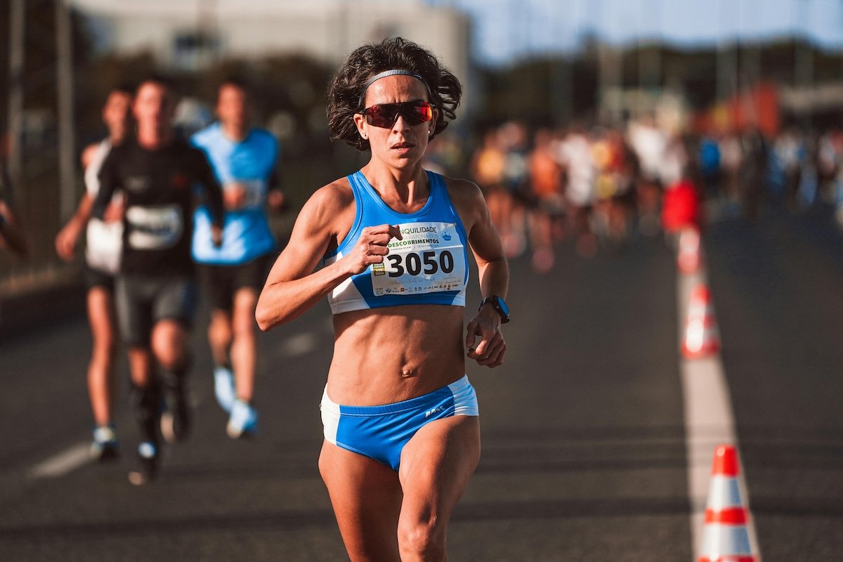 Close-up of a woman runner in sunglasses as an example of marathon photography