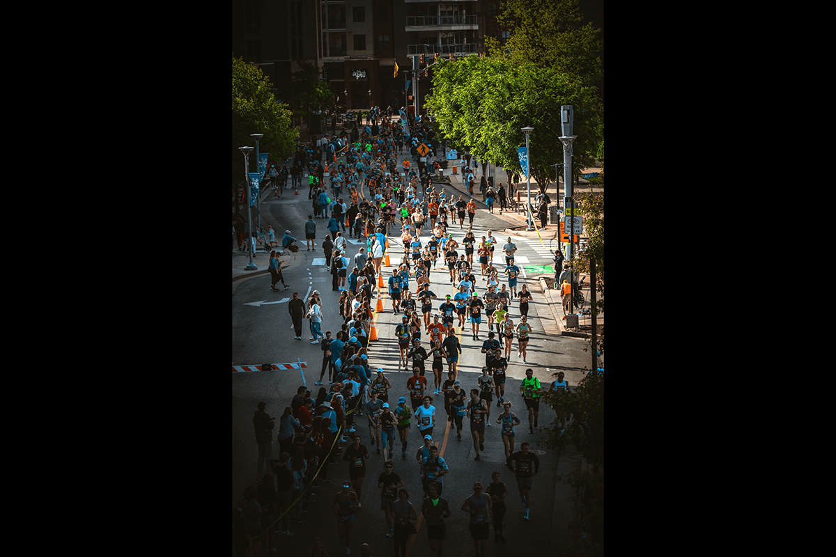 https://expertphotography.b-cdn.net/wp-content/uploads/2018/03/marathon-photography-crowd-of-runners-from-above.png