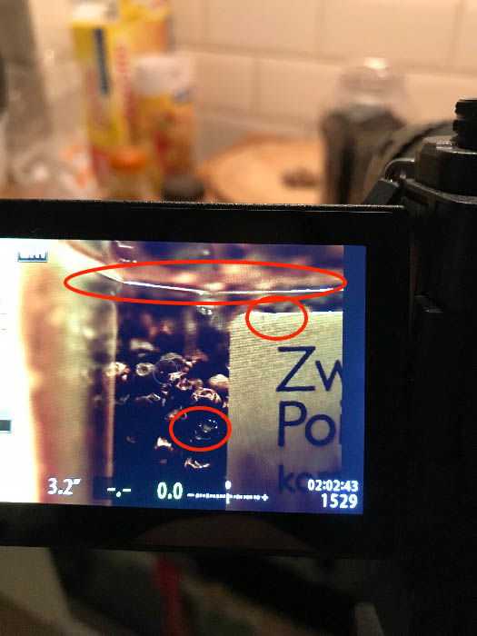 Camera display showing a jar of pepper highlighting the key borders - Macro photography tips