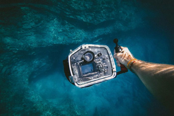 An underwater casing for underwater photography