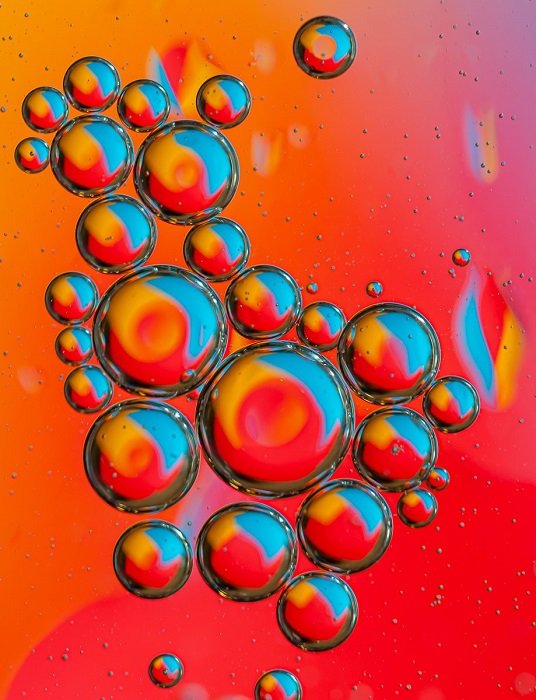 Abstract oil and water photography by Larry Cunningham
