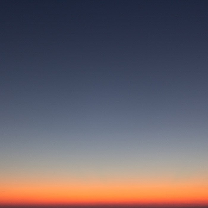 minimalist photography: complementary colors in sky