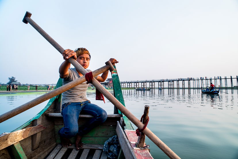 10 Tips for Better Environmental Portraits Burmese Boat Man