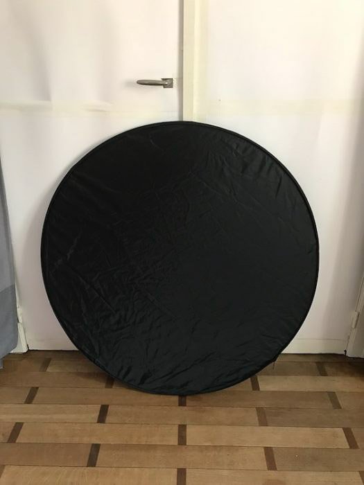 A 1 meter 5-in-1 circular reflector 