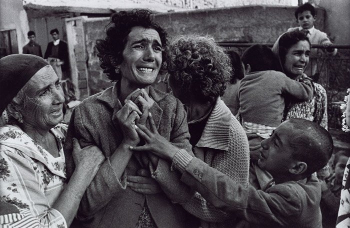 Gripping war photography portrait of grieving people by Don McCullin, famous photographers and their work. 