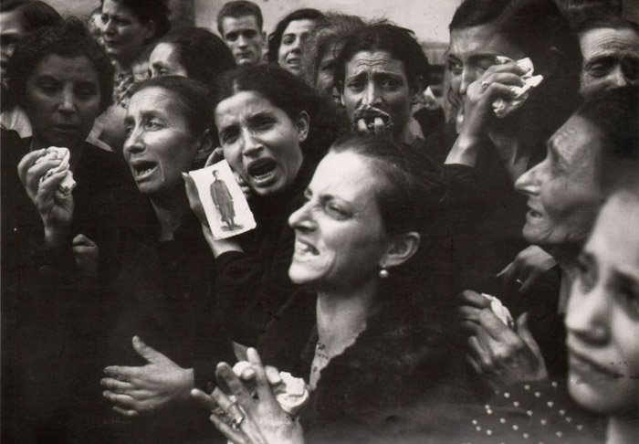 Famous photographer Robert Capa image of a group of women crying and mourning