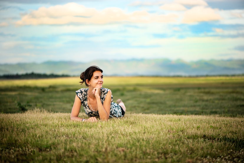 What Is an Editorial Portrait: 10 Photography Tips Attractive Young Woman Outdoors