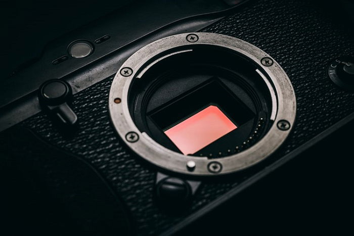 Review: Fujifilm X100V – Like Shooting With An Endless Roll of Film