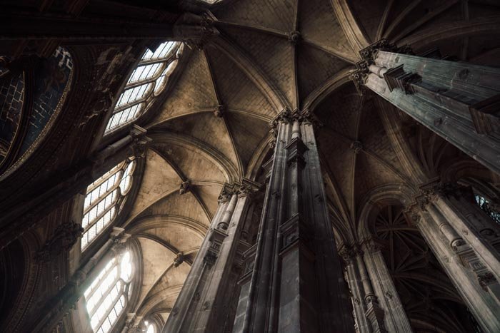 A photo of the interior of an awe-inspiring church 