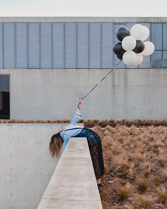 A fine art photo of a woman posing outdoors with balloons - what makes photography art