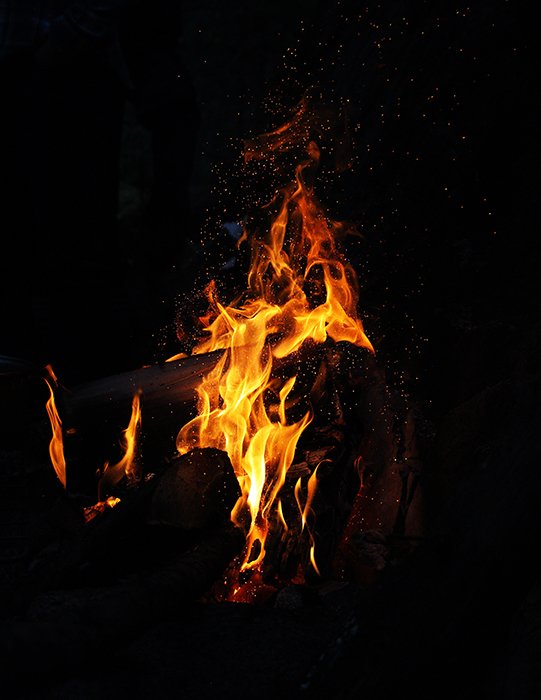A fire photographed at night - pictures of flames