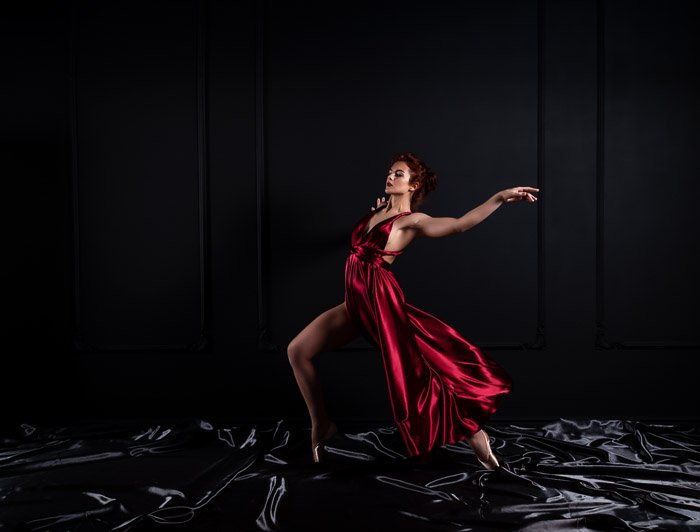Atmospheric portrait of a dancer shot with a TTL flash