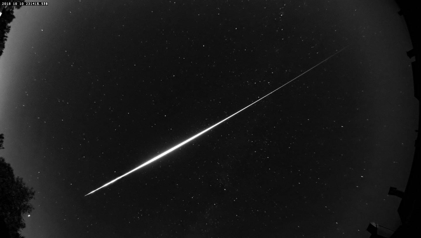 photograph meteor showers
