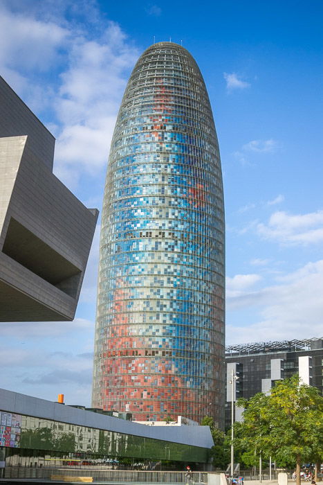 Correctly exposed image of the AGBAR tower in Barcelona. How to correct exposure in Lightroom