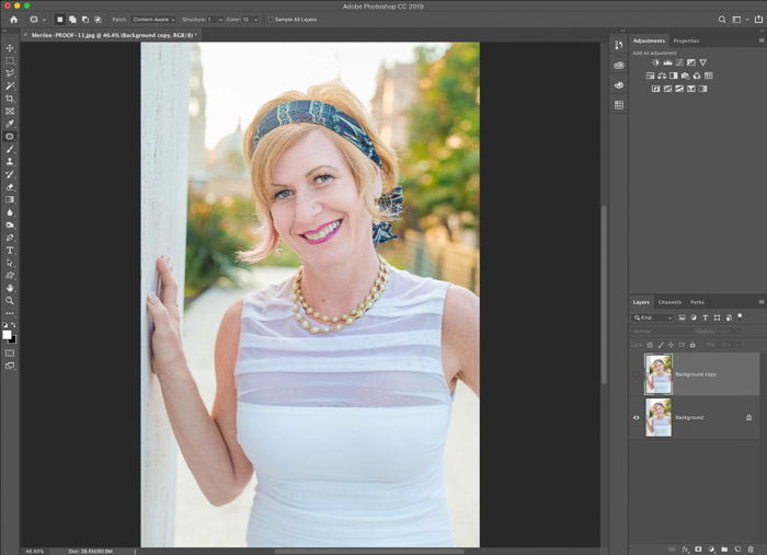 A screenshot showing how to use the Photoshop warp tool for editing portrait photography 