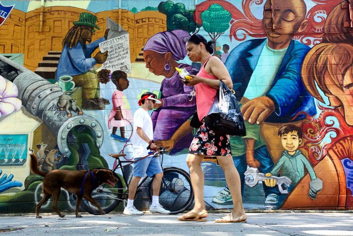 Brightly colored murals in Brooklyn - New York photography tips