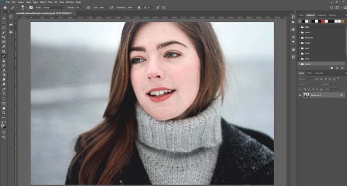Animated Gif showing the process of teeth whitening in Photoshop using adjustment layer mask