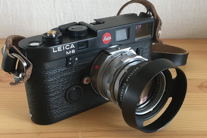 uma imagem da câmera clássica Leica M6 35mm