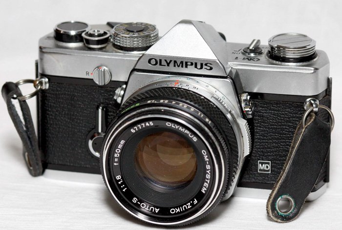A câmera Olympus OM-1 35mm