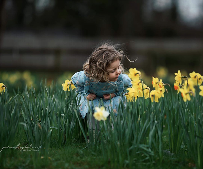 A fine art portrait of a little girl by fine art photographer Magda Piwosz