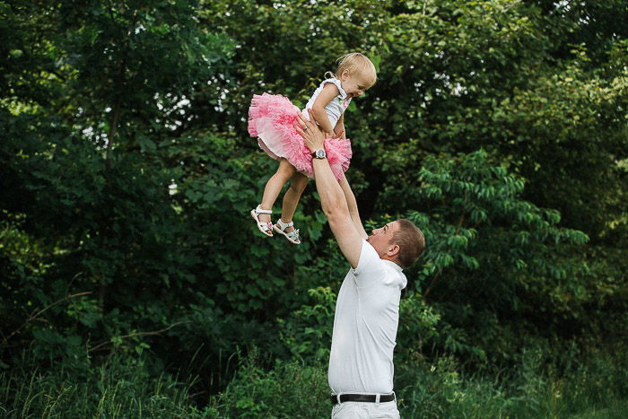 bright and airy outdoor family photo ideas