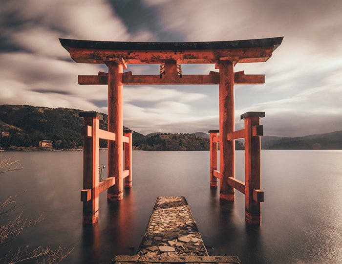 The Hakone Shinto Shrine in Tokyo - beautiful pictures of Japan