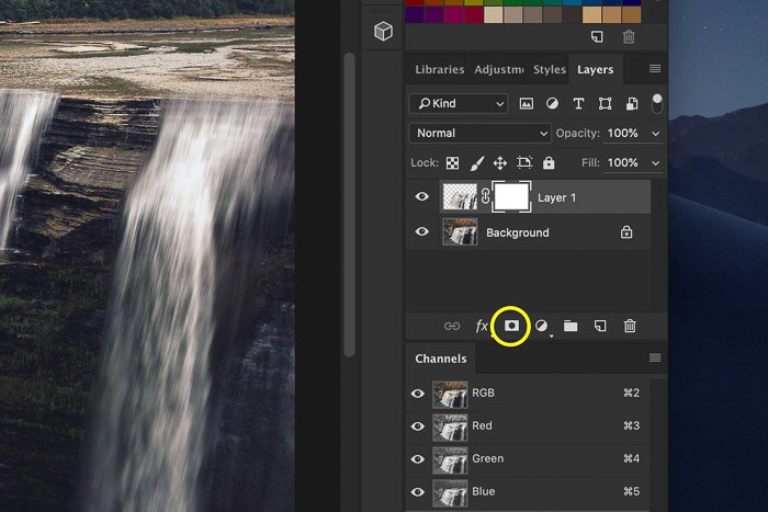 How to add waterfall effect in Photoshop - add a mask