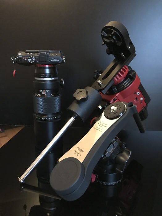 The Star Adventurer in the full astrophotography configuration (in red). Next to it, we have the Minitrack LX2 and my Olympus EPL-6 camera on Olympus Zuiko OM 300 f/4.5 telephoto lens.