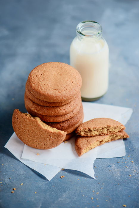 Bright and airy food flat lay using cookie photography