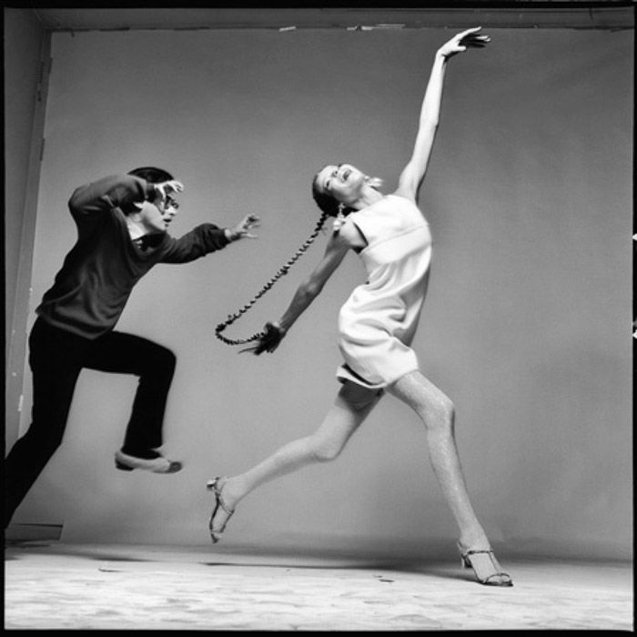 A black and white iconic fashion photo by Richard Avedon 