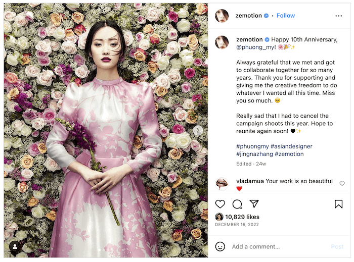 Ảnh chụp màn hình bài đăng Instagram của Zhang Jingna về một người mẫu thời trang trước một bức tường hoa