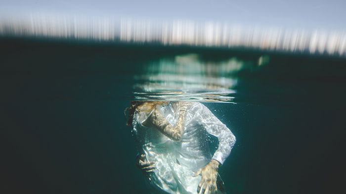 a romantic underwater couple photography shoot