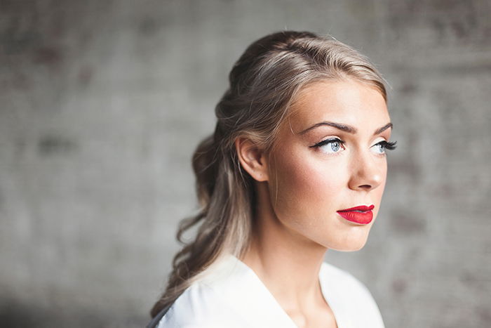 makeup photography girl standing in front of natural light