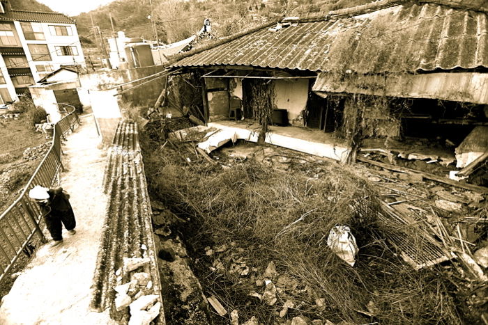 Photo of an abandoned house with sepia filter