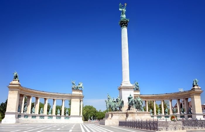 photography spots in Budapest: Heroes square