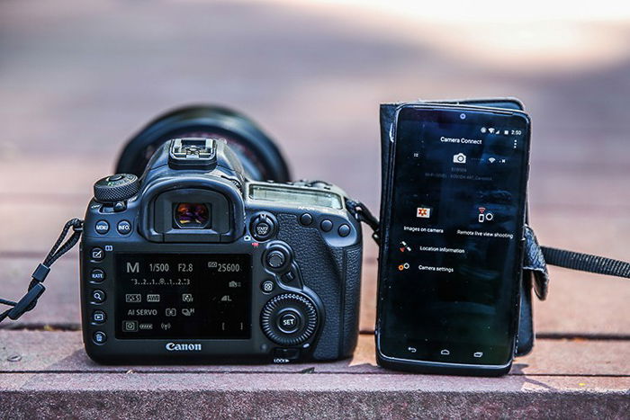 A canon camera and a smartphone with the Camera Connect app 