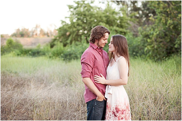 Best Couple Poses for A Romantic Photoshoot - Morgan ma Belle