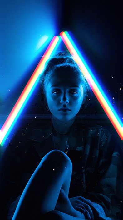 Retrato surreal de uma mulher no escuro com luzes de neon