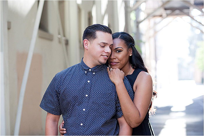 30 Beautiful Engagement Photo Poses to Try - 3